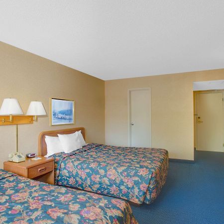 Days Inn By Wyndham Auburn/Finger Lakes Region מראה חיצוני תמונה