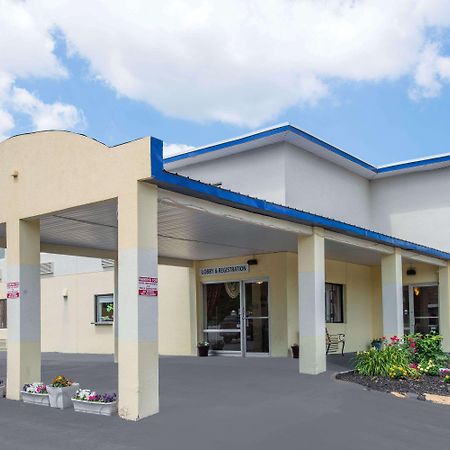 Days Inn By Wyndham Auburn/Finger Lakes Region מראה חיצוני תמונה