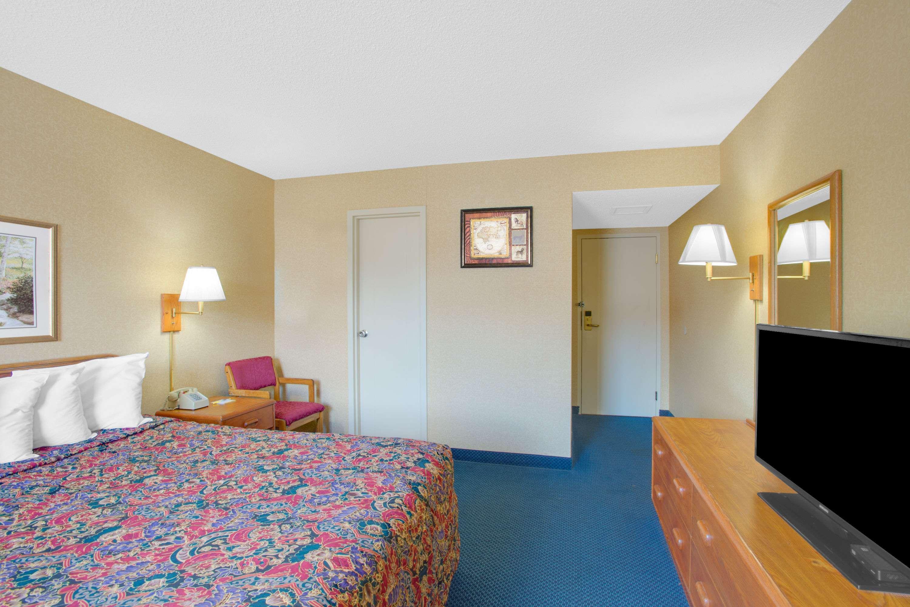 Days Inn By Wyndham Auburn/Finger Lakes Region מראה חיצוני תמונה