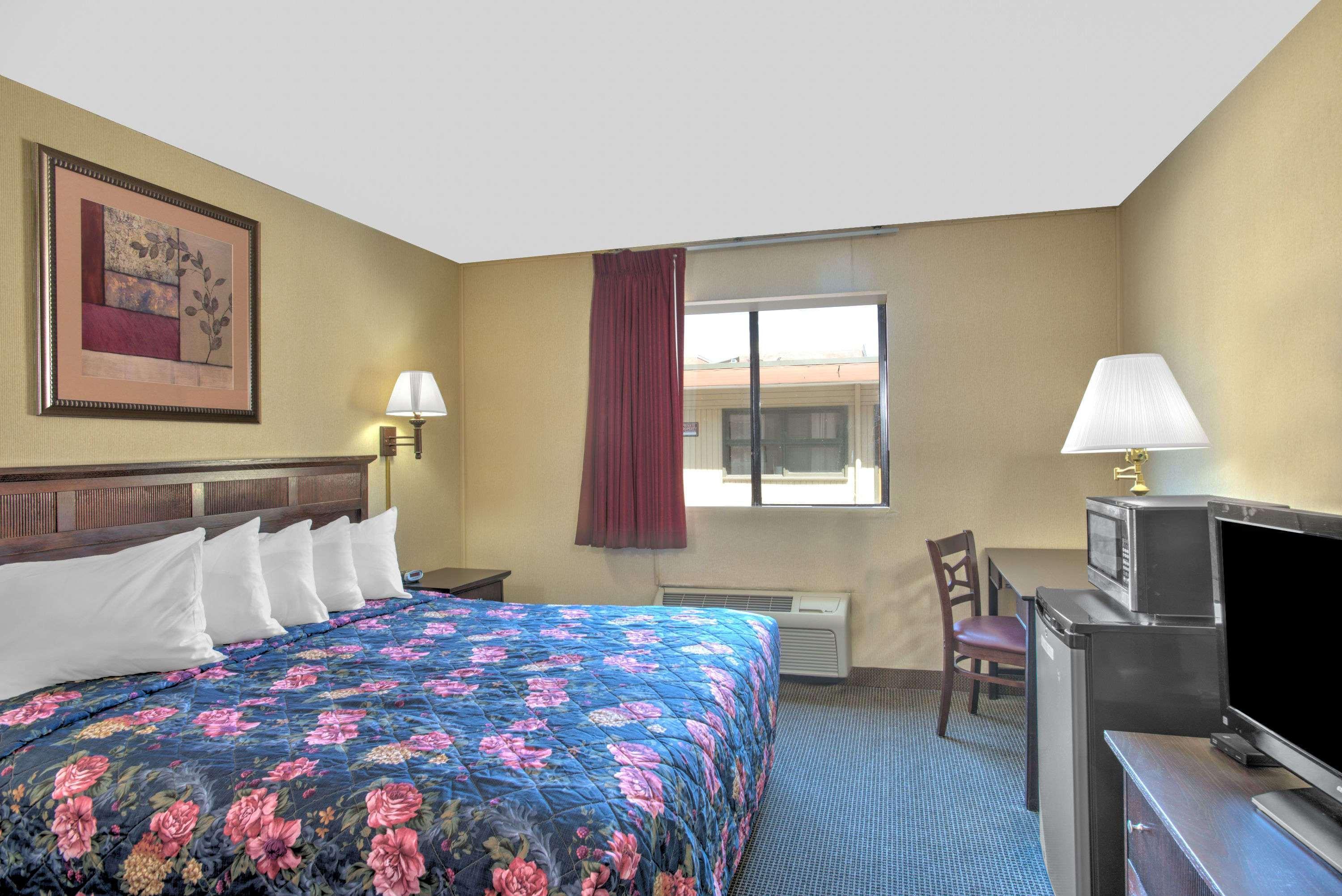Days Inn By Wyndham Auburn/Finger Lakes Region מראה חיצוני תמונה