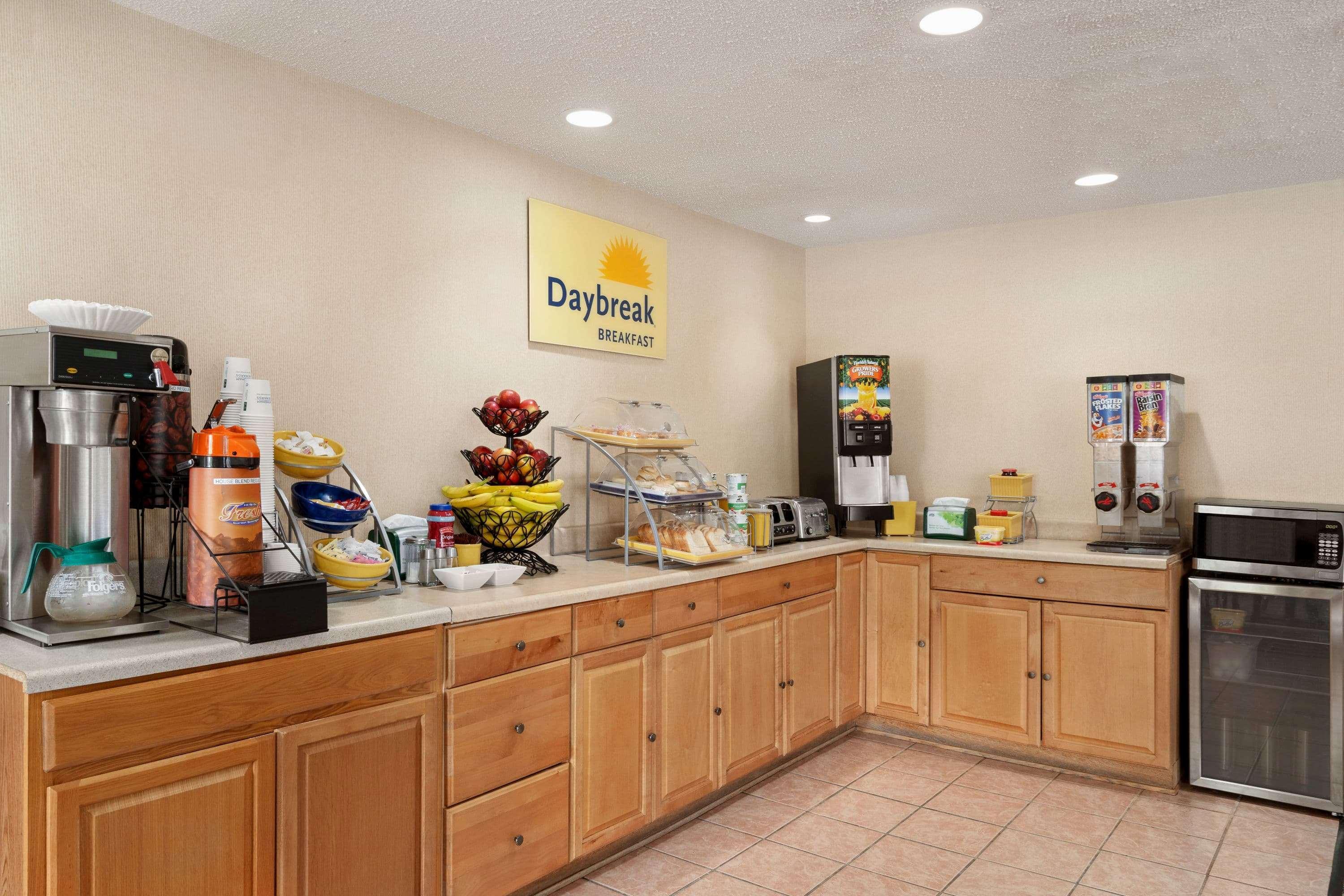 Days Inn By Wyndham Auburn/Finger Lakes Region מראה חיצוני תמונה