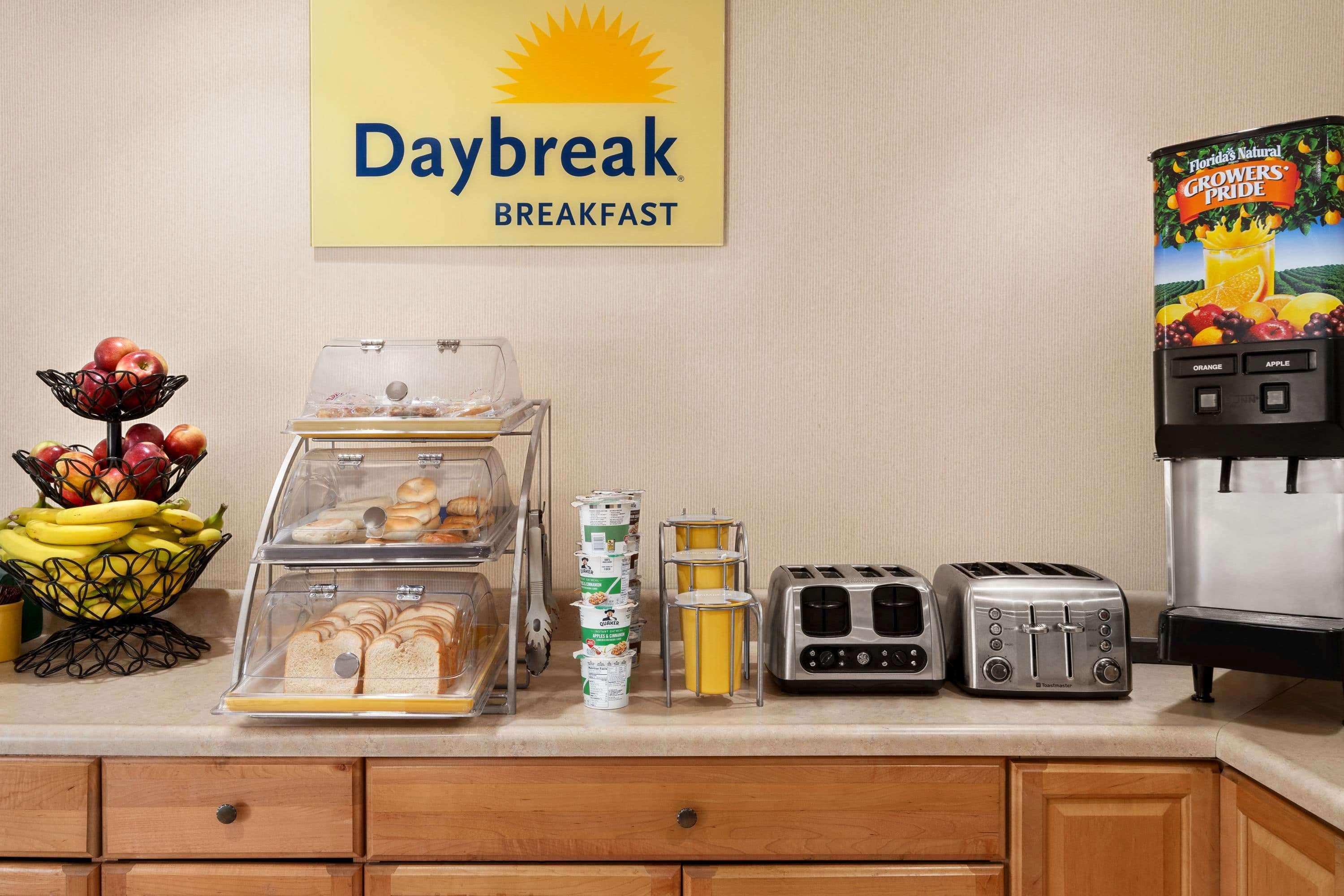 Days Inn By Wyndham Auburn/Finger Lakes Region מראה חיצוני תמונה