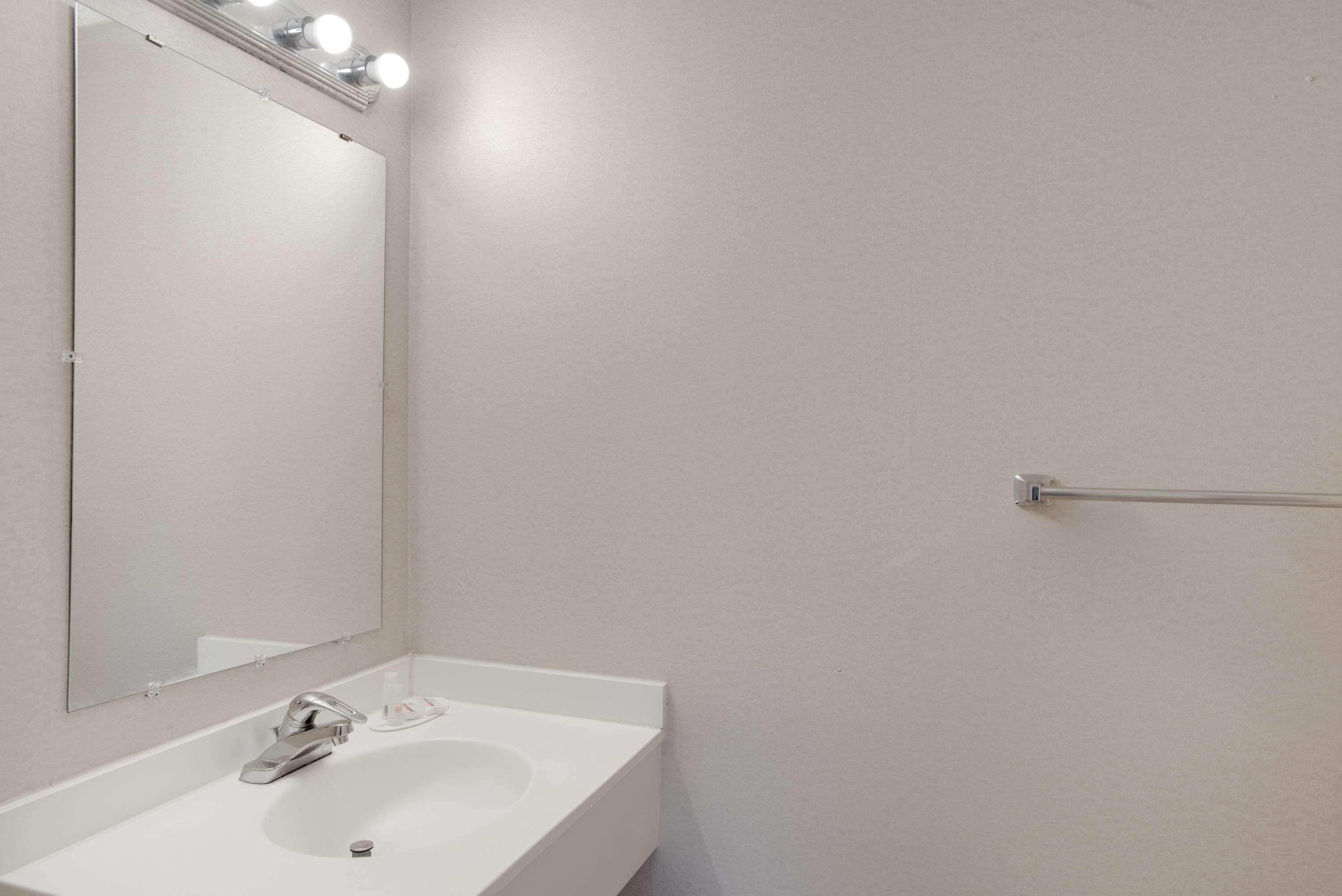 Days Inn By Wyndham Auburn/Finger Lakes Region מראה חיצוני תמונה