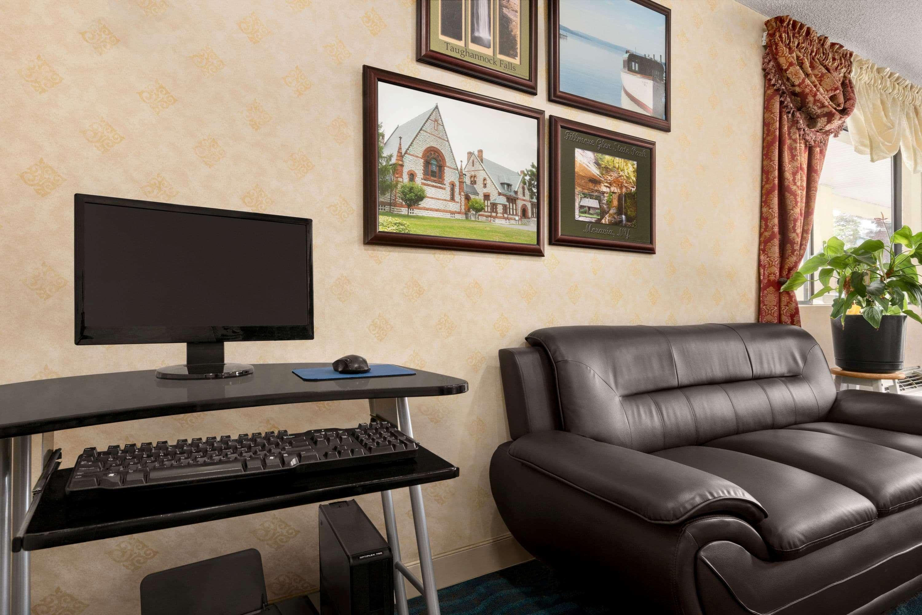 Days Inn By Wyndham Auburn/Finger Lakes Region מראה חיצוני תמונה