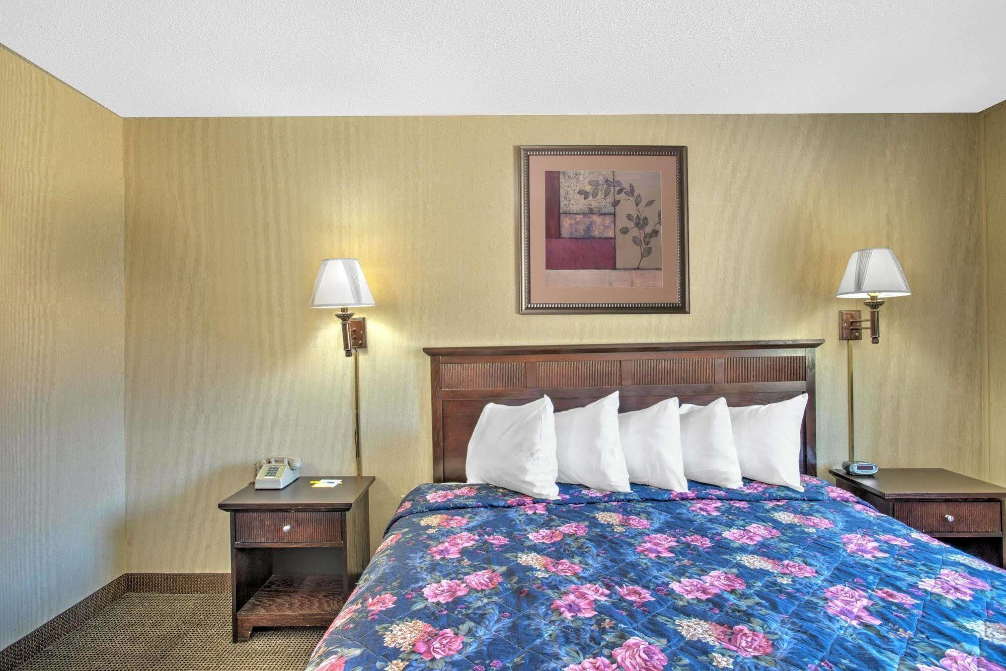 Days Inn By Wyndham Auburn/Finger Lakes Region מראה חיצוני תמונה